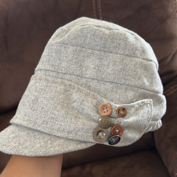 Stylish Gray Wool Cap with Button Accents - Picture 5 of 7